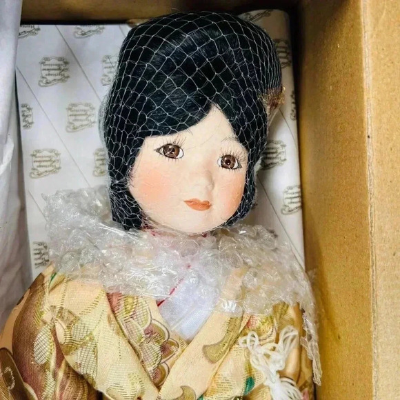 The Heritage Signature Collection Mitsuko 17” Porcelain Doll Japanese - Picture 2 of 8